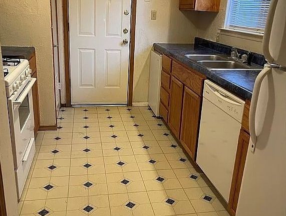 4th image of 1215 Westway Cir