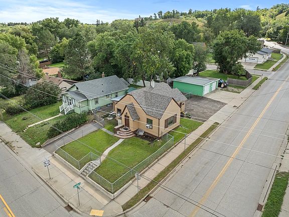 3rd image of 1002 Valley St