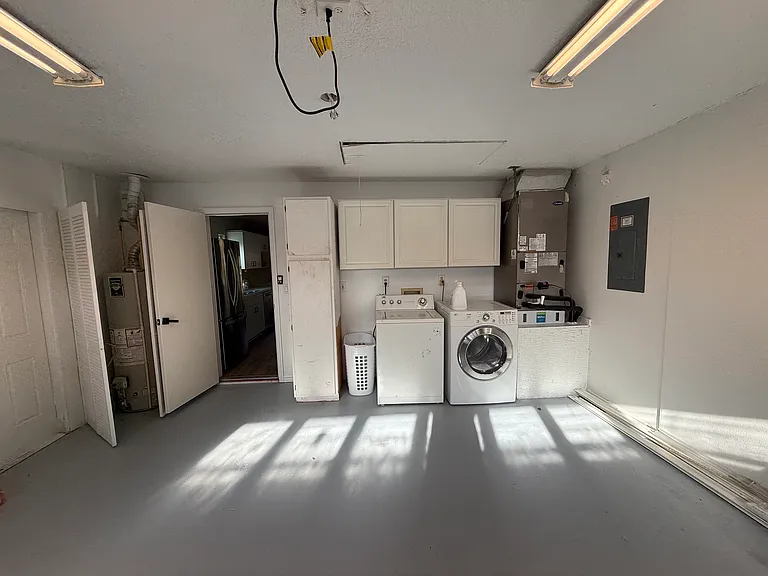 2700 Alicia Ln — Photo 10