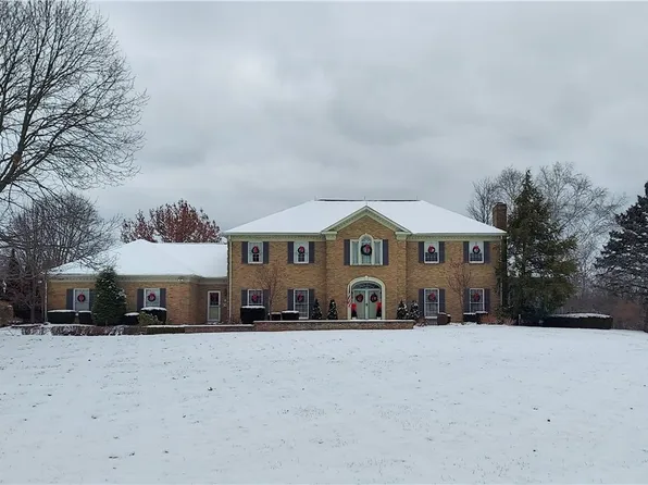 2250 Candlewood Ln, Akron, OH 44333