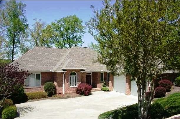 Front of house with 2 car garage