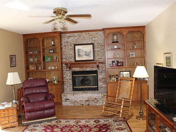 2nd image of 51623 Waterford Ln