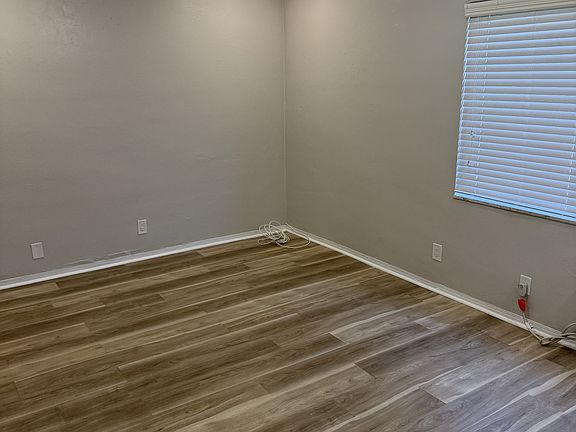 2nd image of 800 NE 14th Pl #10