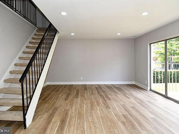 3rd image of 3225 University Blvd W