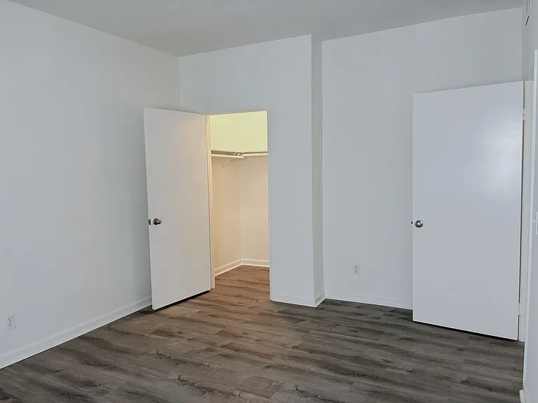 10205 Samoa Ave #104 — Photo 11