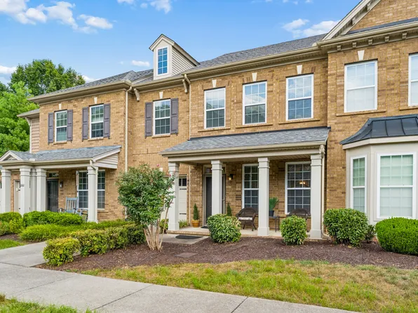 2058 Traemoor Village Dr, Nashville, TN 37209