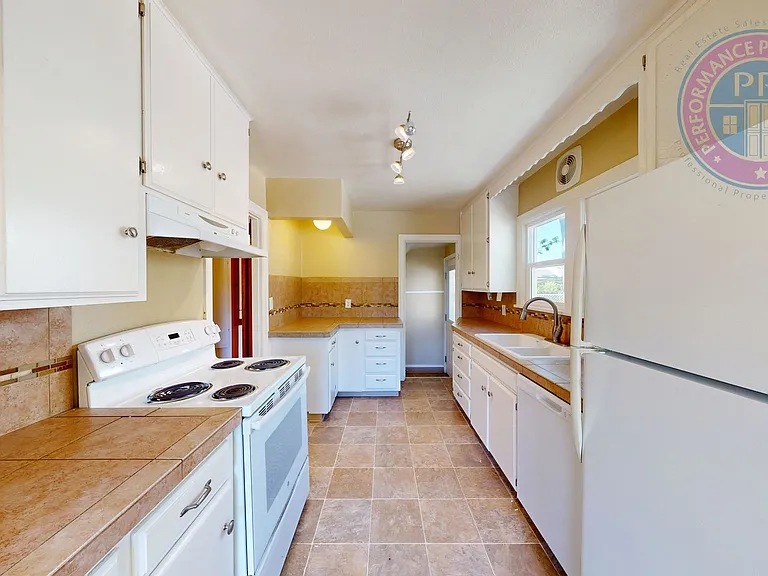 2605 NE 9th Ave — Photo 11