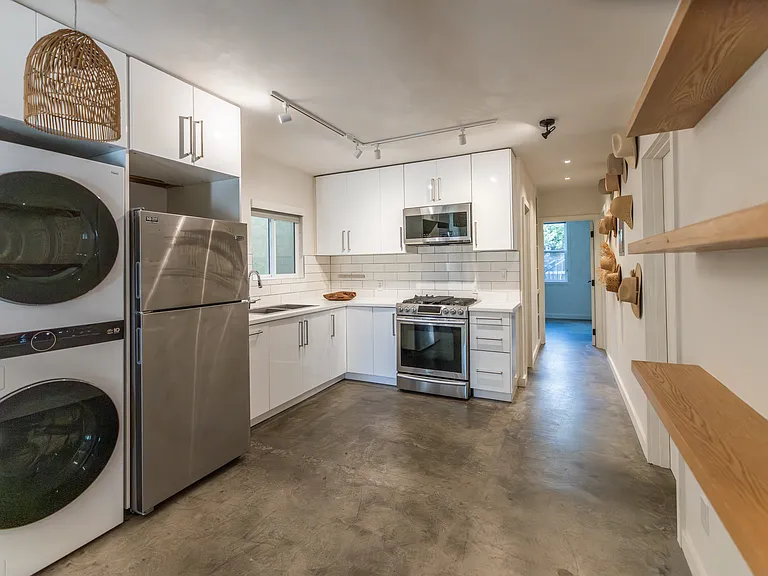 645 Rose Ave #1 — Photo 9