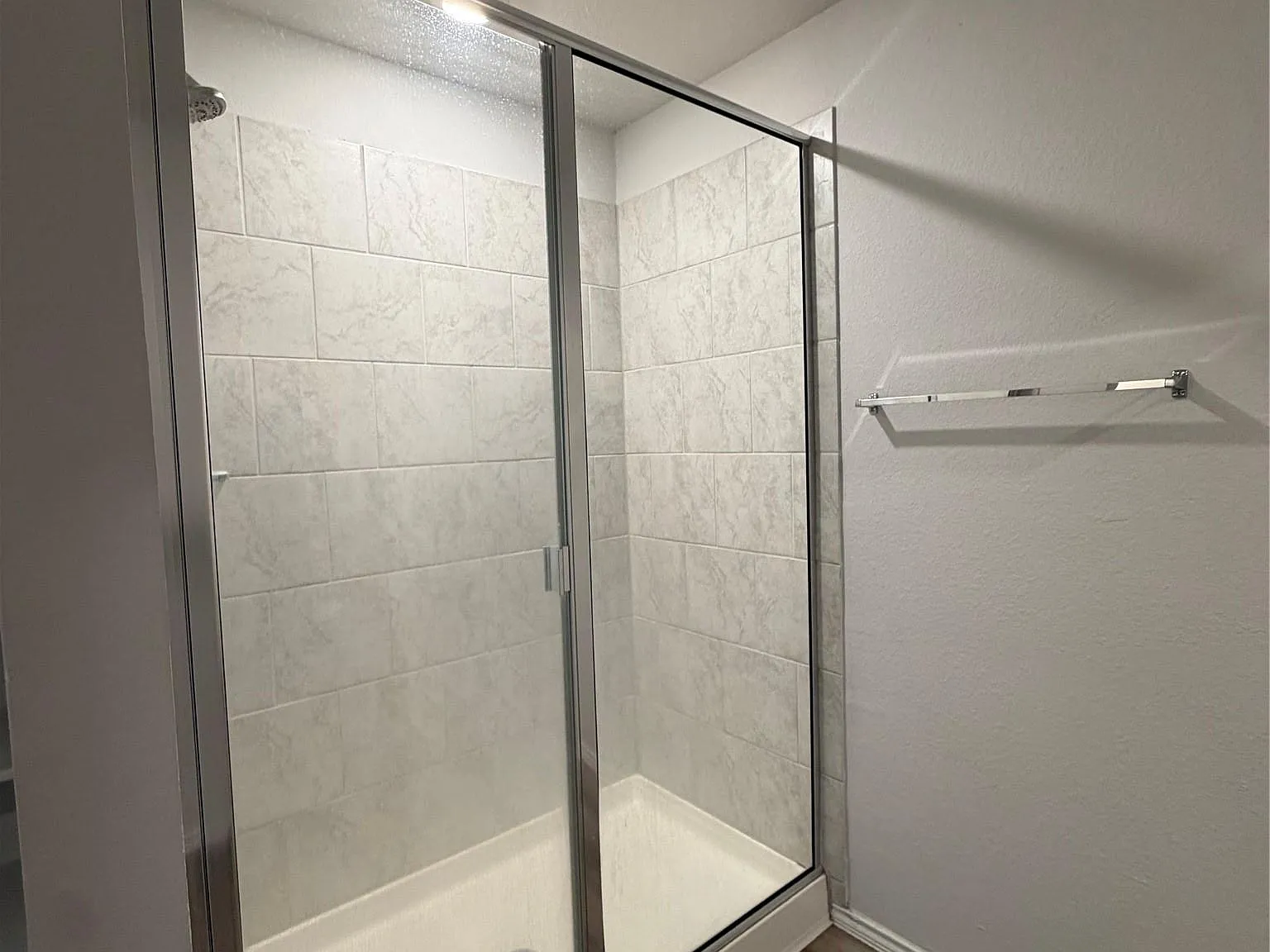4 bed, 2.0 bath, 1874 sqft, $1,950 — Photo 4