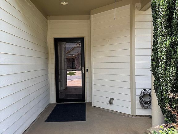 3rd image of 20 Shady Hollow Ln