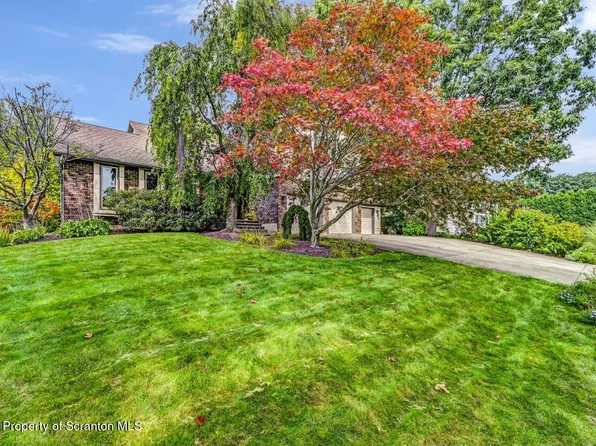 504 Carnation Dr, Clarks Summit, PA 18411