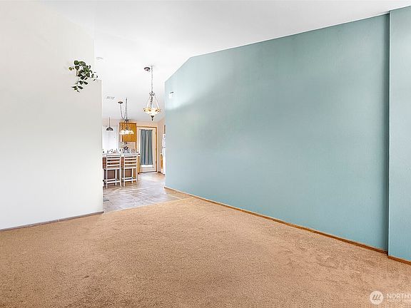 5th image of 916 40th Avenue SW