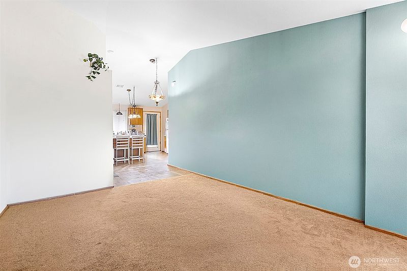 5th image of 916 40th Avenue SW