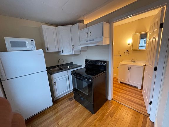 5th image of 90 Westford St #4