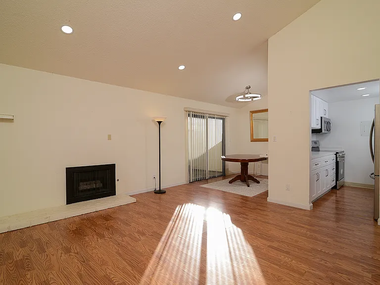 5010 Glide Dr #1 — Photo 4