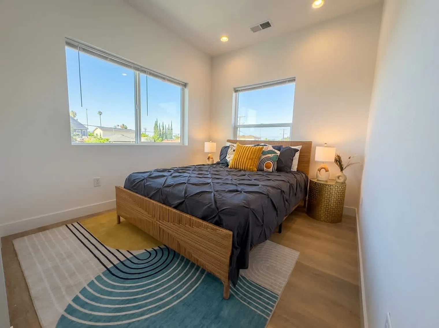 4 bed, 2.0 bath, 1194 sqft, $4,305 — Photo 4