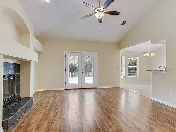 4th image of 10559 Otter Creek Dr