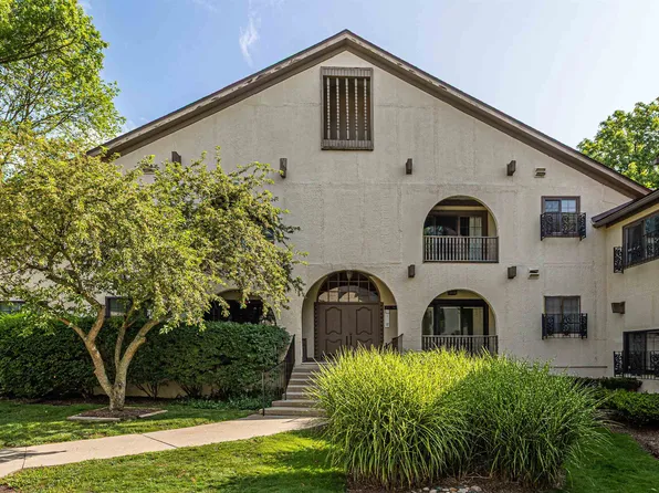 42160 Woodward Ave Unit 40, Bloomfield Hills, MI 48304