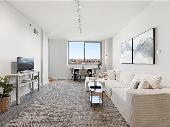 3rd image of 800 Jackson St APT 506
