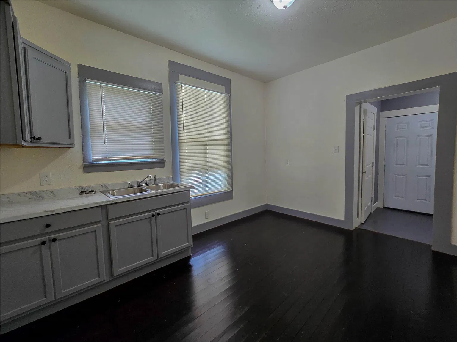 1 bed, 1.0 bath, 1866 sqft, $1,050 — Photo 4