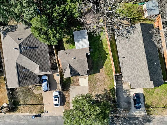 5th image of 1110 Detroit St