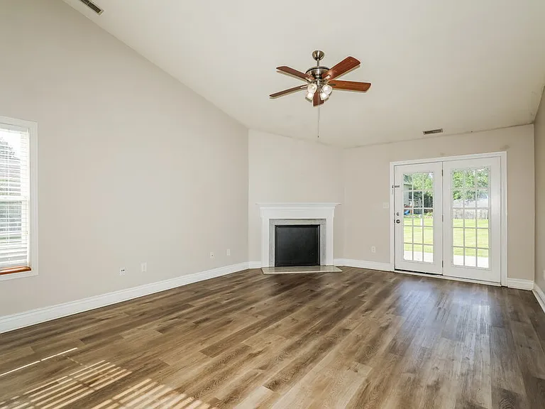 10207 Carmine Dr — Photo 5