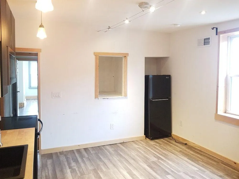 2526 Sepviva St — Photo 4