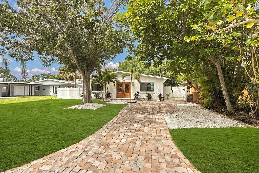 3 bed, 3.0 bath, 1320 sqft, $4,650 — Photo 3