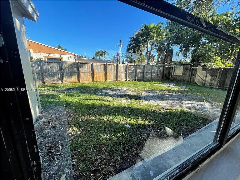 1810 SW 64th Ter — Photo 13