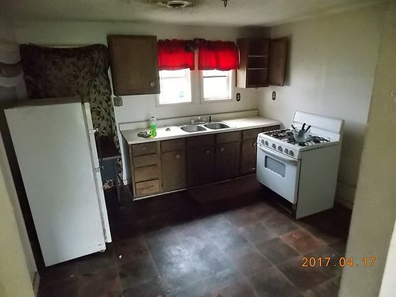 3rd image of 919 S Military Ave