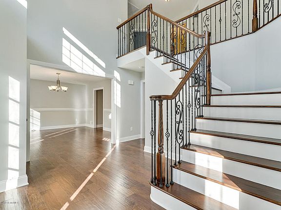 2nd image of 7 Sugar Pine Dr