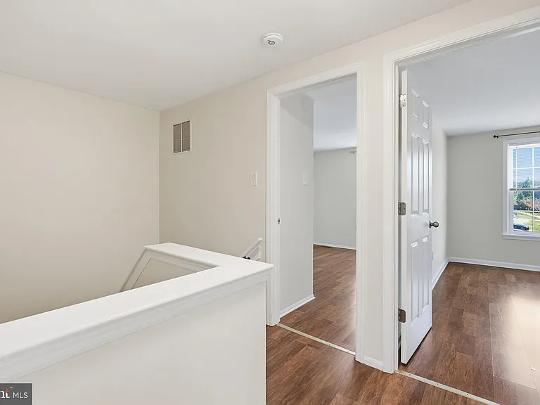204 Livingston Ct — Photo 19