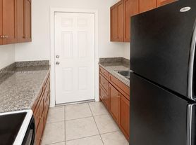 621 NW 177th St, Miami, FL