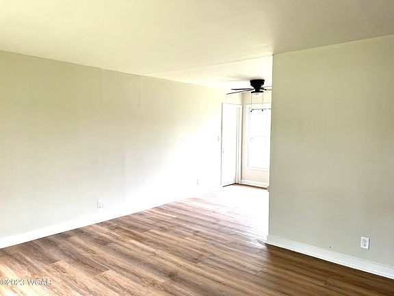 2nd image of 1520 Karen St
