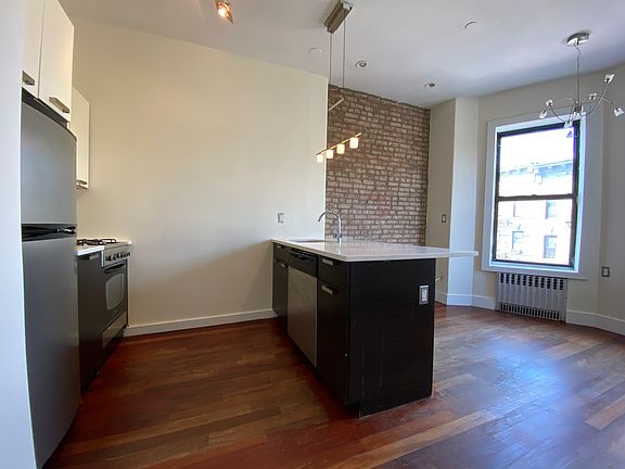 3rd image of 171 Rogers Ave #2L