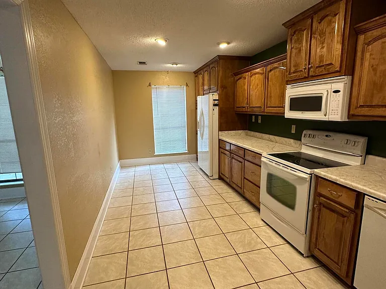 4215 Ingalls Ave — Photo 5