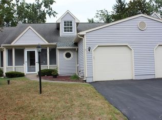 210 Springmoor Dr, Liverpool, NY 13088