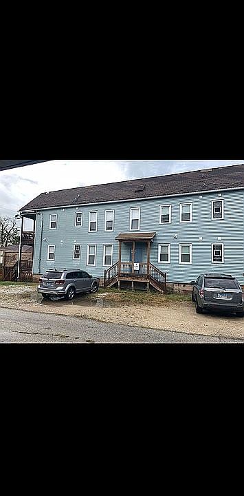 2nd image of 8642 S Escanaba Ave