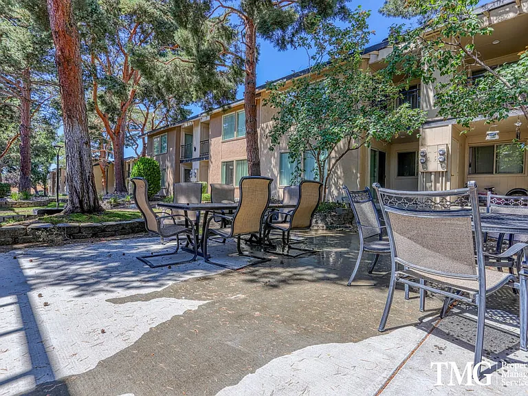 The Illahee Apartments — Photo 13