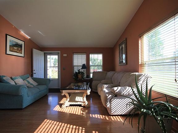 4th image of 700 Oakwood Dr