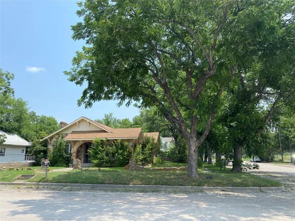 218 S Ave E, Clifton, TX 76634