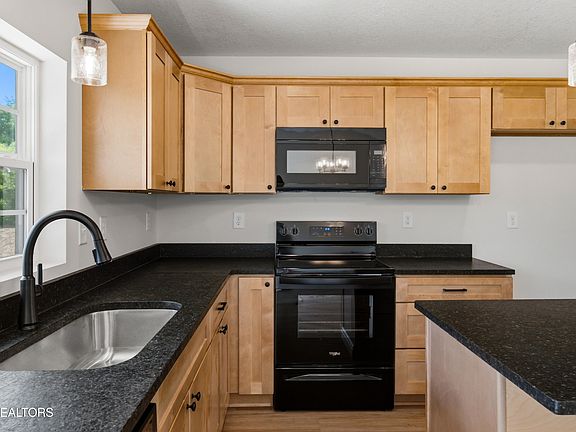4th image of 2816 Holiday Hills Rd