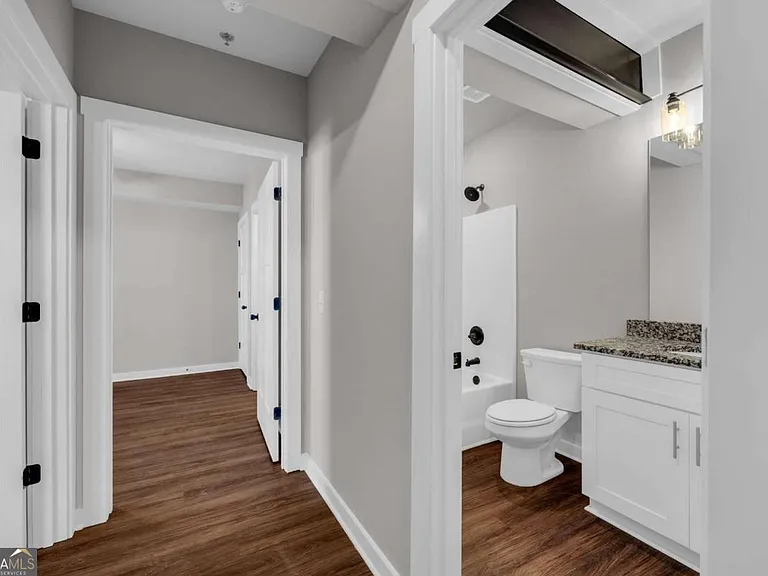 86 S Forest Ave #B — Photo 8