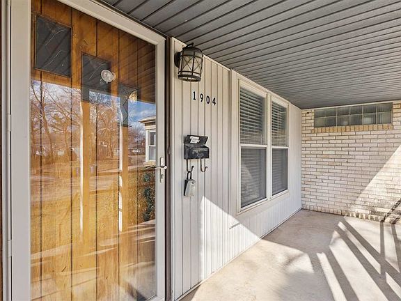 5th image of 1904 W Arrowhead Dr