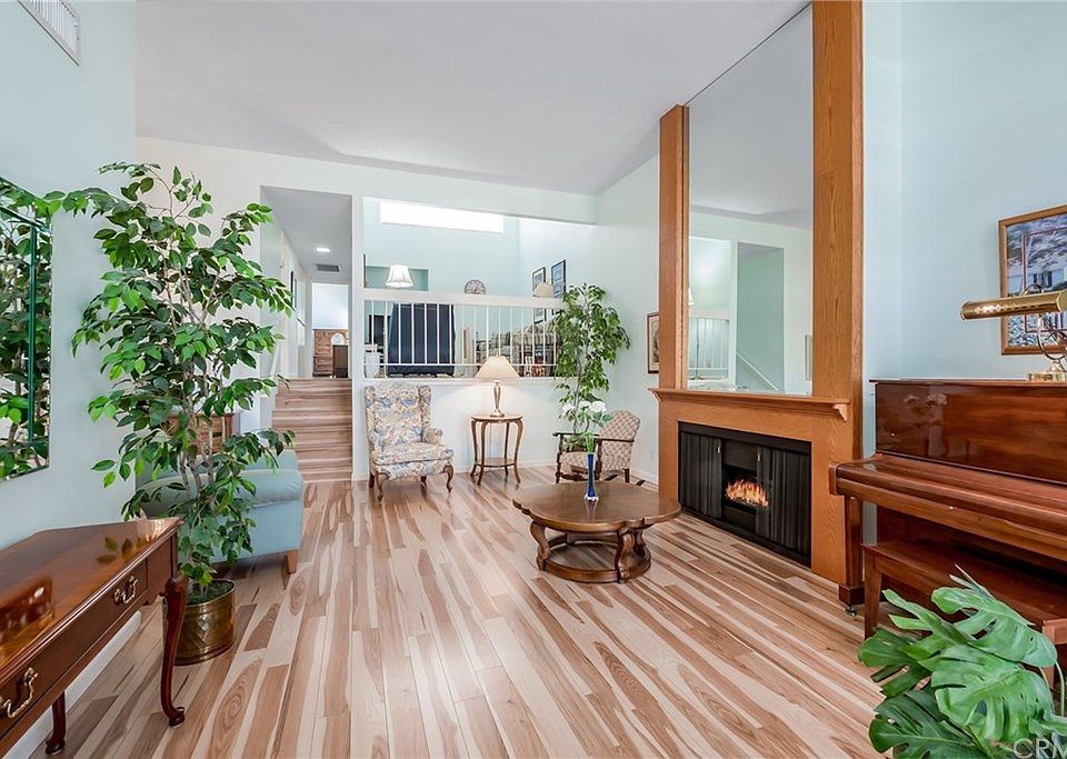 1st image of 2909 Barrington Ct
