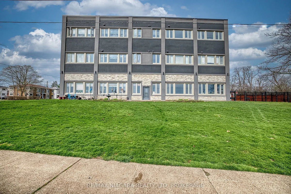 Building Photo - 2 Lewis St #4