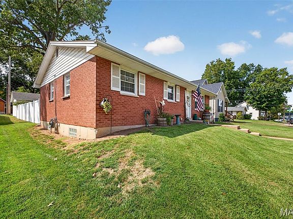 4th image of 633 N Briegel St