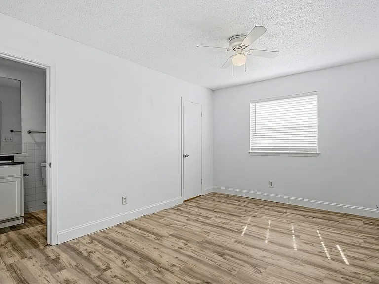 2729 Hurstview Dr — Photo 11