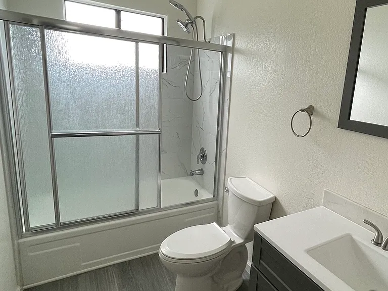 1350 W 6th St #2 — Photo 5