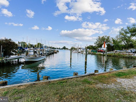 2nd image of 1462 Snug Harbor Rd